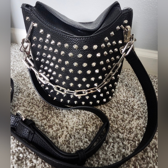 NWOT Steve Madden Black Studded Bucket Purse - Picture 2 of 8
